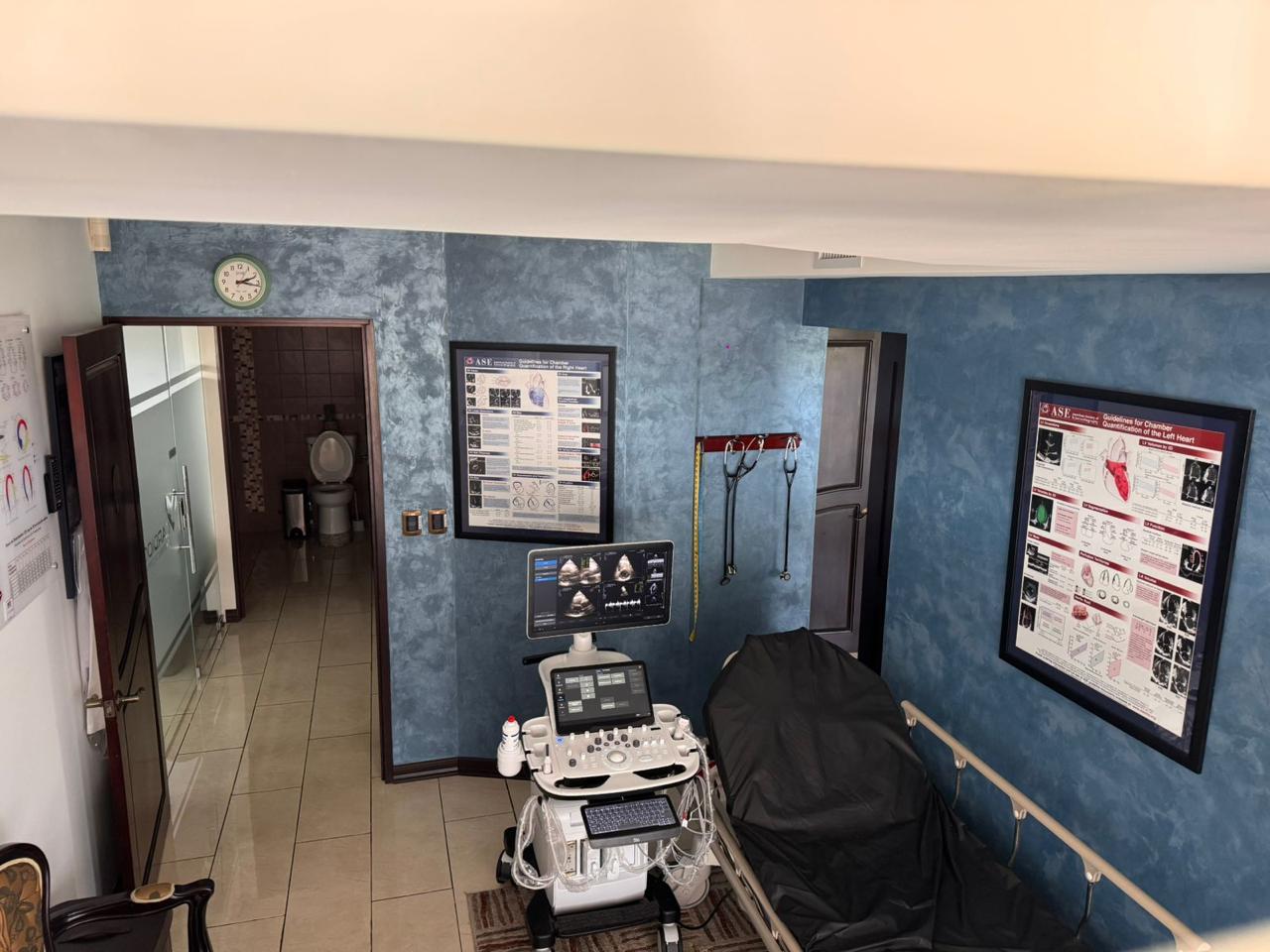 Sala de ecocardiografía y exploración cardiovascular de CardioCare